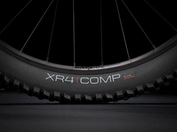 Laufräder mit Reifen Bontrager XR4 Comp am Trek Rail 9.5 2021