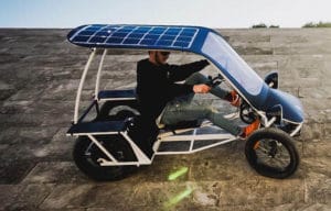 Dach mit Solarpanels am E-Bike Duo Moke