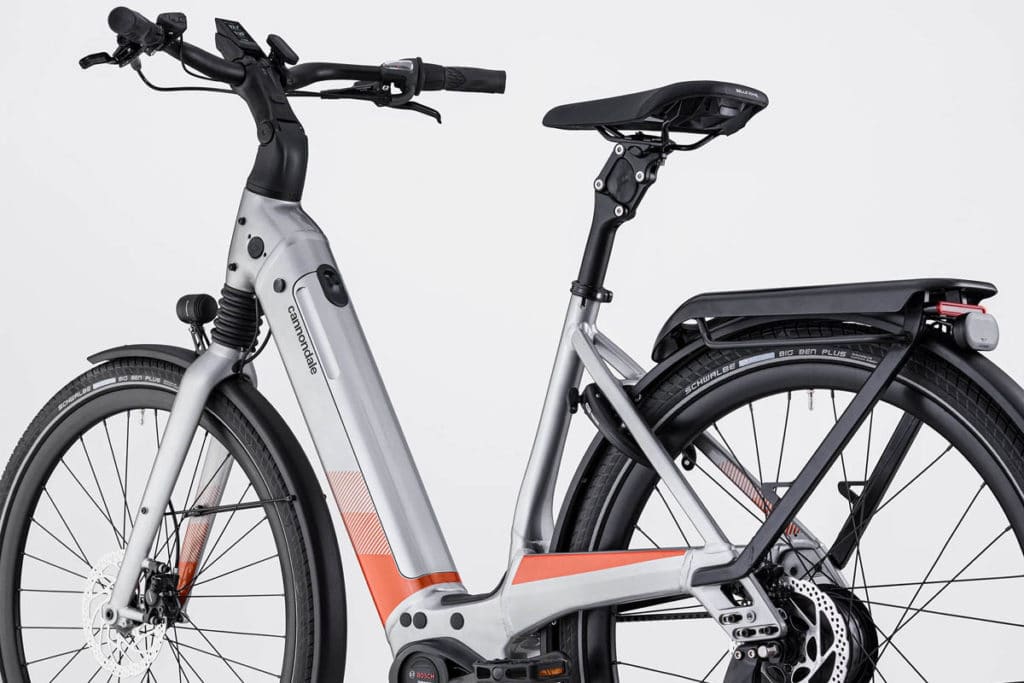 E-Bike Cannondale Mavaro Neo 2021 seitlich von hinten