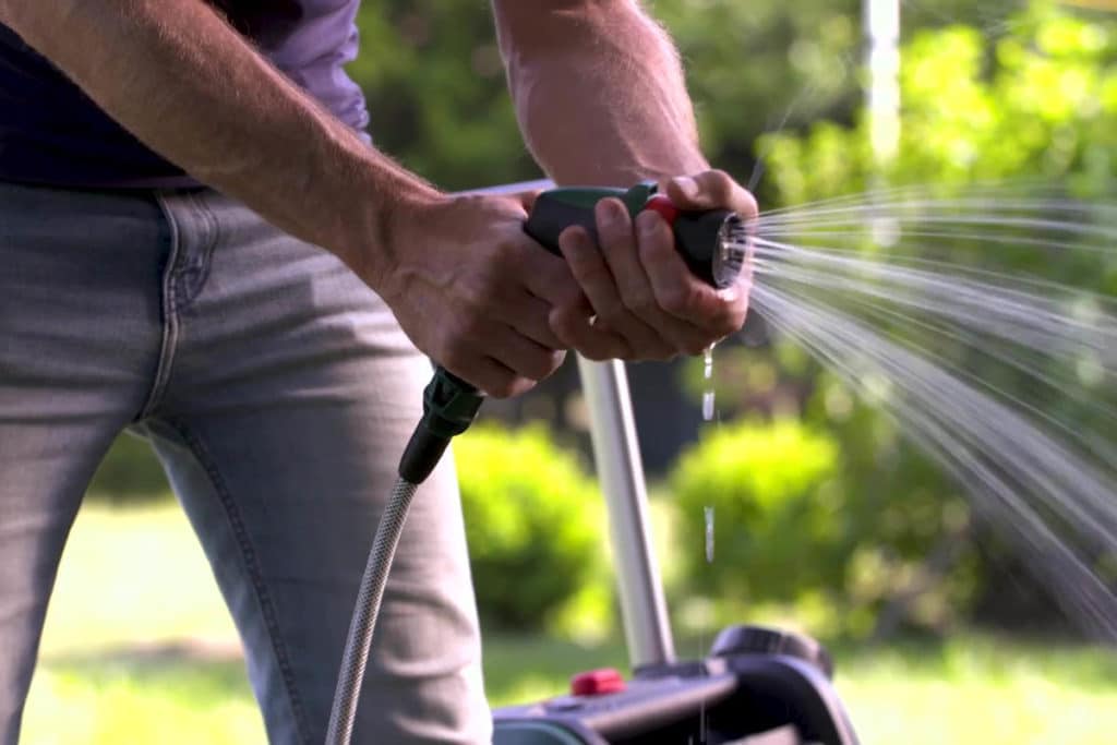 Wasserstrahl breit eingestellt am Niederdruckreiniger Bosch Fontus