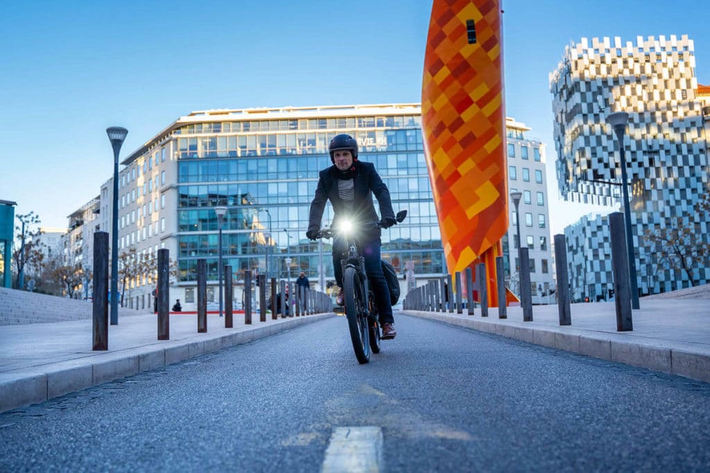 Unterwegs in der Stadt mit dem E-Bike Moustache Friday 27 FS Speed