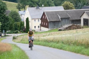 Im Anstieg mit dem E-Rennrad Trek Domane+ LT 9