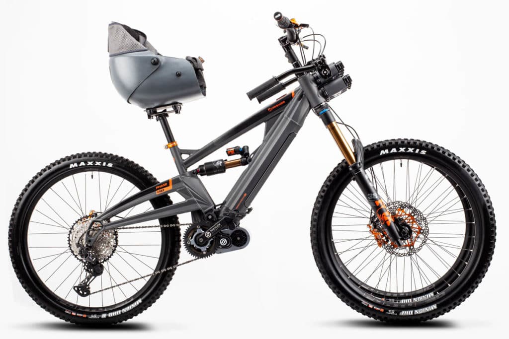 Studioaufnahme des adaptive Bike Orange Phase AD3 in der Seitenansicht