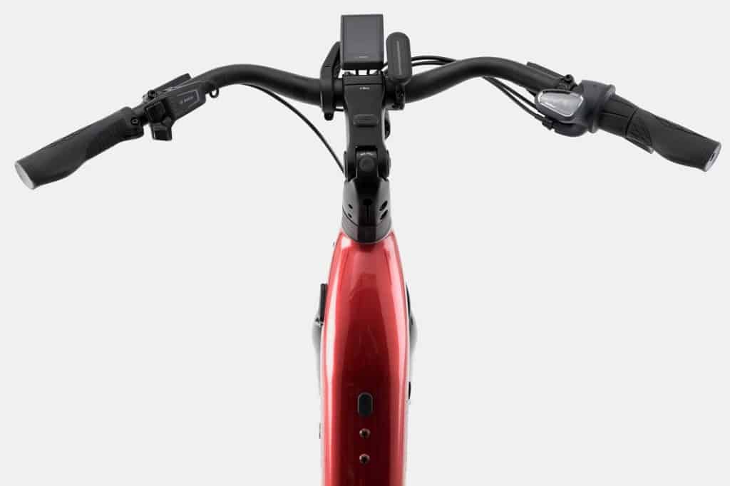 Cockpit des E-Bike Cannondale Mavaro Neo